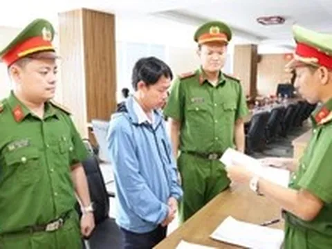 Bắt cựu chuyên viên phòng giáo dục huyện vi phạm đấu thầu, gây thiệt hại hơn 1,7 tỉ đồng