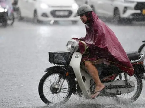 Vùng hội tụ gió mạnh, miền Bắc và Quảng Ninh hứng đợt mưa lớn có nơi trên 350mm
