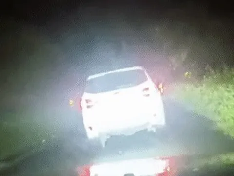 Danh tính tài xế ô tô 7 chỗ không nhường đường cho xe cứu thương suốt 5km