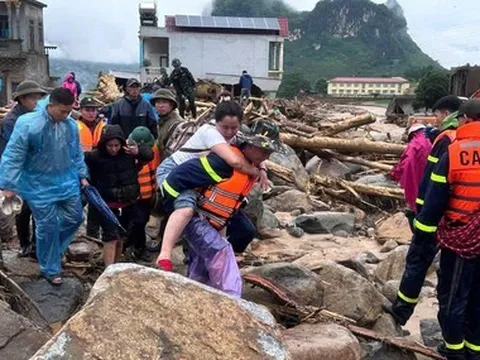 Lai Châu: Giải cứu thêm 4 người mắc kẹt, 800 người tiếp tục tìm nạn nhân mất tích