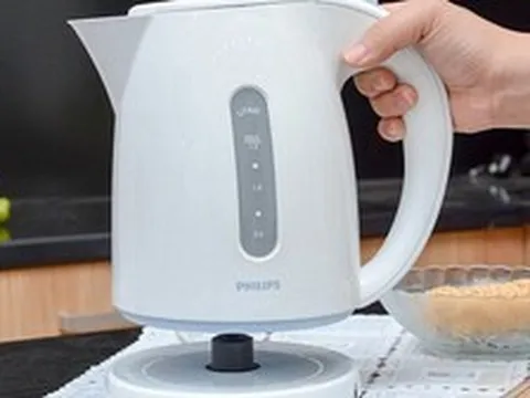 Có nên dùng ấm siêu tốc để luộc trứng?