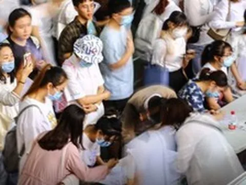 'Tôi lâm vào ngõ cụt rồi': Tiến sĩ than trời vì thất nghiệp phải chạy shipper, U40 gục ngã sau 10 lần phỏng vấn