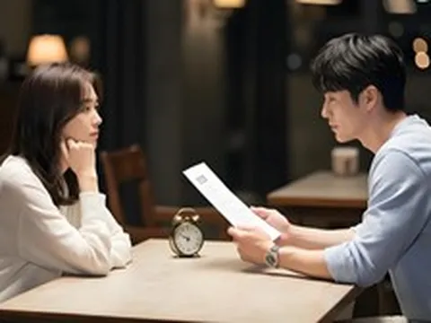 Vợ liệt nửa người 5 năm, tôi kiệt sức nuôi cả gia đình thì một người phụ nữ lạ bất ngờ xuất hiện, mang cả quà tới thăm hỏi