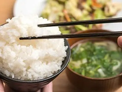 Vì sao người Việt ăn cơm phải có canh?