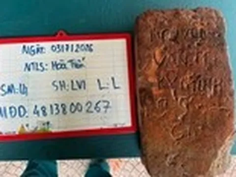 Tìm thấy bia đá, lọ thủy tinh ghi tên liệt sĩ Nguyễn Văn Te, Đậu Văn Linh