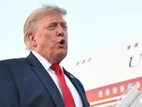 Ông Trump giải thích vì sao Mỹ 'đánh Iran rất mạnh đêm nay'