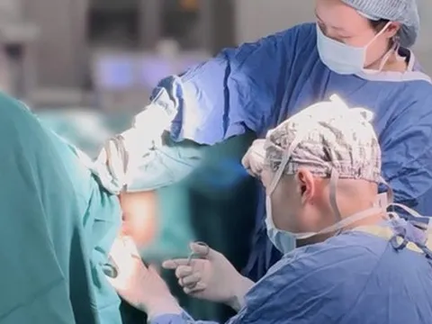 Tin quảng cáo 'chữa bệnh trĩ nhanh, không đau', người đàn ông phải tạo hình lại hậu môn