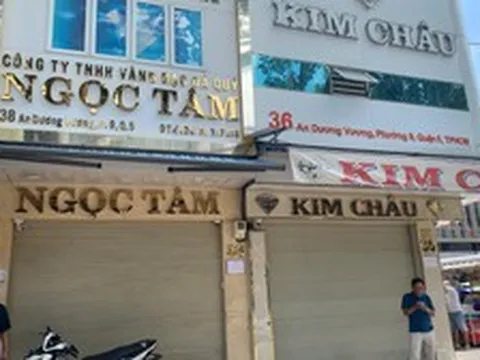 Người TP.HCM toát mồ hôi đi bán kim cương