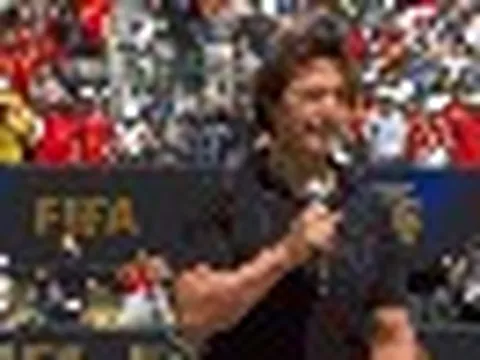 Cả thế giới đã trông đợi Tom Cruise phi mô tô, bám trực thăng, đu dây cơ mà!