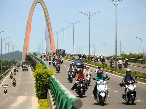 Nắng nóng bao trùm miền Trung, nhiệt độ có nơi chạm ngưỡng 40 độ C