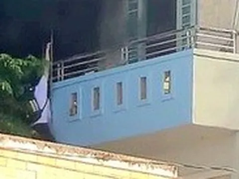 Cháy nhà 4 tầng ở Gò Vấp, sinh viên đu ban công, trèo qua nhà bên cạnh thoát thân