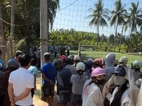 Trụ điện sân bóng ngã, đè chết nam sinh lớp 4 tại Gia Lai