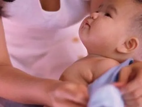 Đồ cũ có thể nhận nhưng 4 món này tuyệt đối đừng bao giờ dùng lại cho con mình