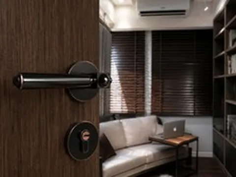 Lần đầu tiên tôi hiểu hành động chốt cửa phòng ngủ của con dâu suốt 5 năm
