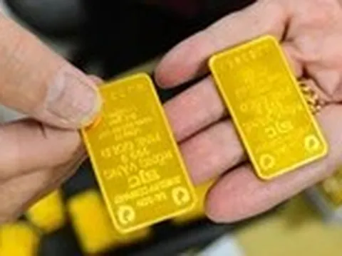 Vàng, chứng khoán... cùng lao dốc, làm sao để không mất tiền?