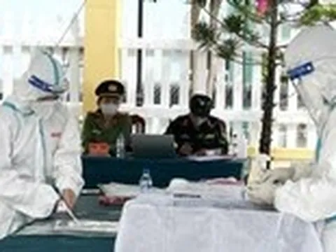 Dưới nắng như đổ lửa, miệt mài lấy mẫu ADN tìm tên cho liệt sĩ