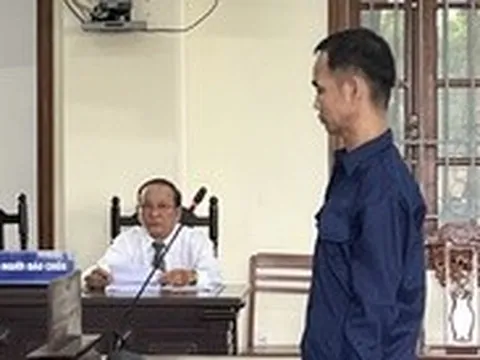 Người đàn ông đâm tử vong hàng xóm vì hoang tưởng tiếng chửi thề trong máy giảng kinh trên bàn thờ cha