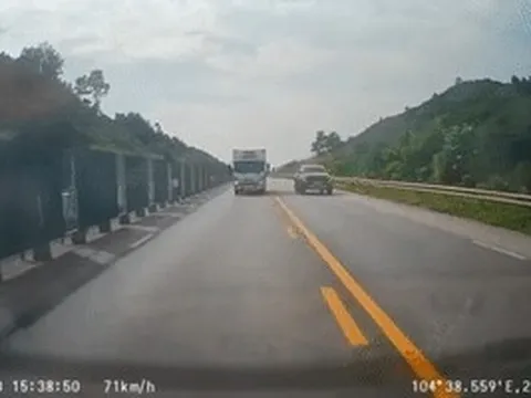 Tự tông vào rào tôn trên cao tốc Nội Bài - Lào Cai, nam tài xế tử vong