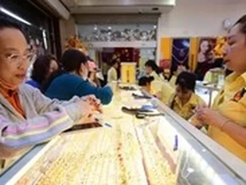 Đọc nhanh 21-7: Giá vàng tăng lại; Một công ty dầu khí lỗ nặng khi giá dầu tăng vọt