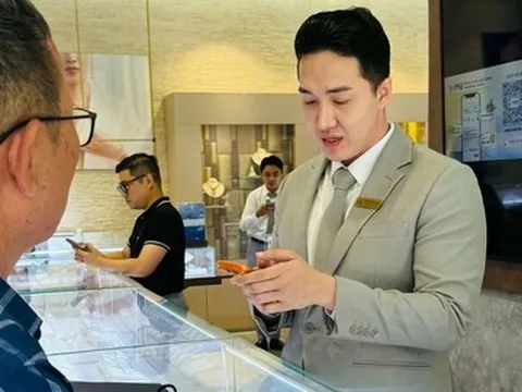 Khách bán kim cương chiều nay được PNJ hẹn trả chậm trong 120 ngày