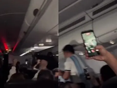Lan truyền clip phi công Tây Ban Nha bất ngờ thông báo Argentina vô địch World Cup giữa chuyến bay khiến cả khoang vỡ òa, cái kết gây tranh cãi dữ dội