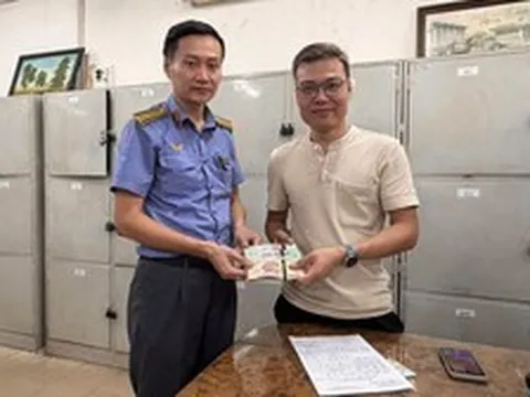 Phát hiện 273 tờ tiền từ 50.000-500.000 đồng nằm chơ vơ trên chuyến tàu về ga Hà Nội: Nhân viên nhà ga lập tức xác minh