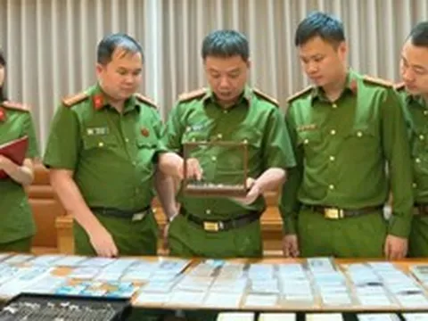 Hơn 3.400 viên kim cương trị giá 500 tỷ đồng nhập lậu được "phù phép" vào bán lẻ tại SJC thế nào?