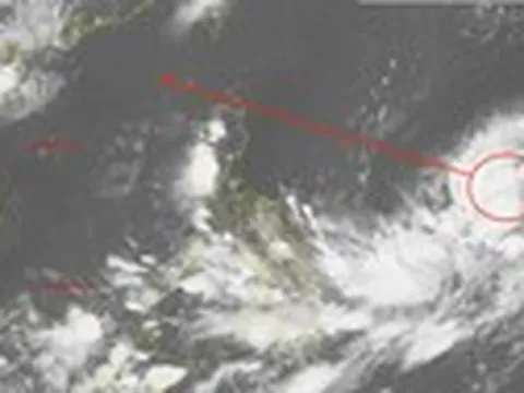Vùng áp thấp ngoài khơi Philippines khả năng phát triển thành bão, có thể vào Biển Đông