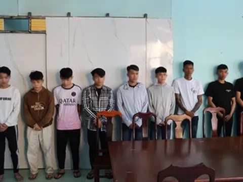 Khởi tố 32 thanh thiếu niên hỗn chiến trên đường phố ở An Giang