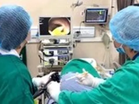 Đầy hơi, sụt cân kéo dài, phát hiện sán dây dài 1,2 mét trong ruột