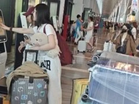 Cách tự ký gửi hành lý trong hai phút tại sân bay