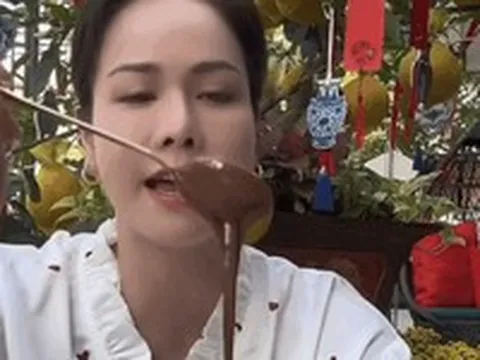 Nhật Kim Anh trở thành 'chất liệu meme' cho cả cõi mạng