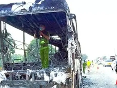 Vụ cháy xe khách ở Đồng Nai: Nạn nhân nói không tìm thấy búa phá kính