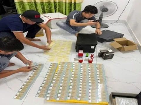 Đột kích 'xưởng' làm giả hàng trăm căn cước công dân, giấy phép lái xe