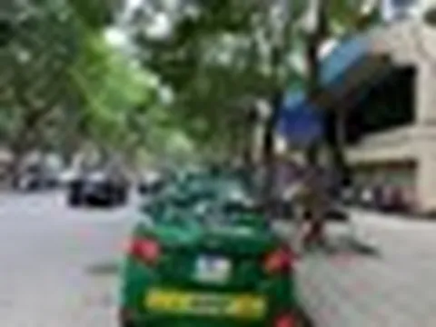 Tất cả người đến và ở Hà Nội chú ý: Quy định xử phạt mới liên quan tới việc dừng, đỗ xe đã được áp dụng