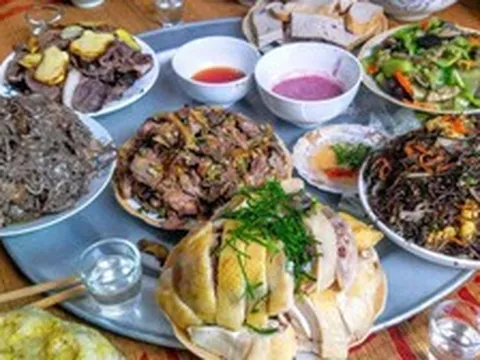 Mẹ chồng nhất quyết không cho tôi rửa bát sau bữa cơm có khách, hóa ra lý do là vậy