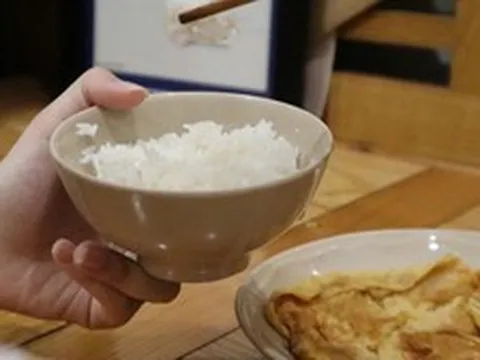 Chỉ vì một bát cơm nguội, tôi biết bí mật chồng giấu mình suốt 11 năm