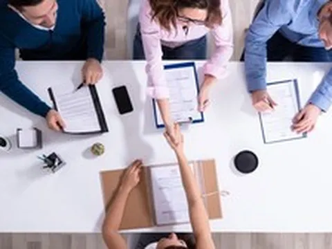 Nhà tuyển dụng hỏi "khi nào bạn có thể bắt đầu làm việc?", sếp 33 năm kinh nghiệm tiết lộ: câu trả lời này khiến bạn bị loại ngay