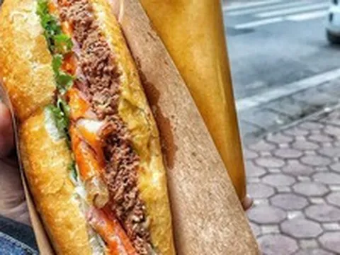 Nóng: Cửa hàng bánh mì nổi tiếng bị phạt 14 triệu đồng vì vi phạm hàng loạt quy định an toàn thực phẩm