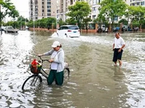Thượng Hải chìm trong biển nước sau cơn mưa lịch sử: Liệu ‘thành phố thông minh’ có đủ để chống ngập?