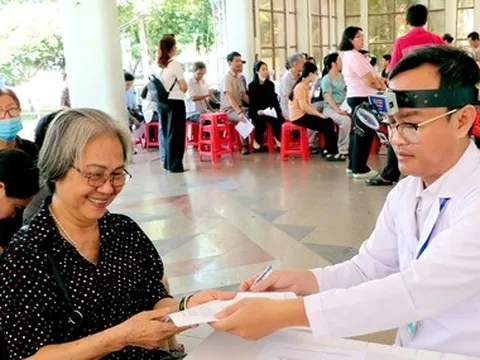 TP.HCM đến tận nhà người cao tuổi, người khuyết tật khám sức khỏe định kỳ