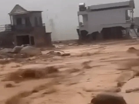 Nước lũ lại cuồn cuộn đổ về Mường Than sau mưa lớn