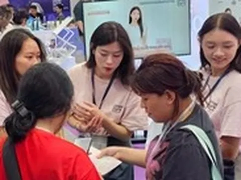 Giới trẻ quan tâm công nghệ làm đẹp song hành cùng 'làn sóng xanh'