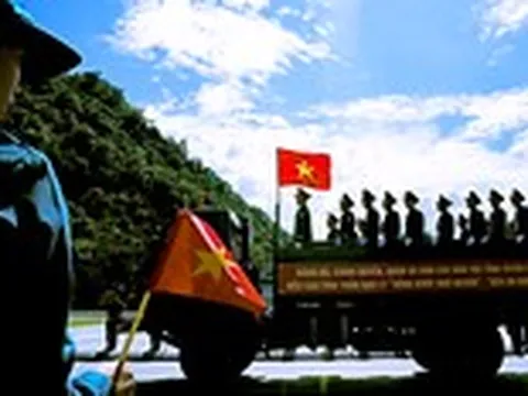 Dòng người tiễn đưa 34 liệt sĩ về Nghĩa trang liệt sĩ quốc gia Vị Xuyên
