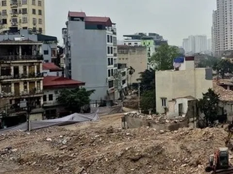 3 gia đình chung một sổ đỏ, đất cạnh dự án làm đường có được tách thửa?
