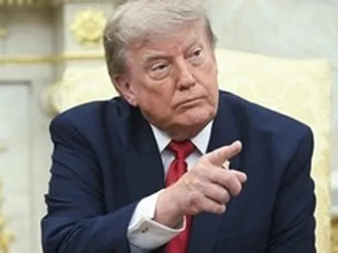 Ông Trump dựng biển báo trước bảo tàng, muốn sửa lịch sử nước Mỹ