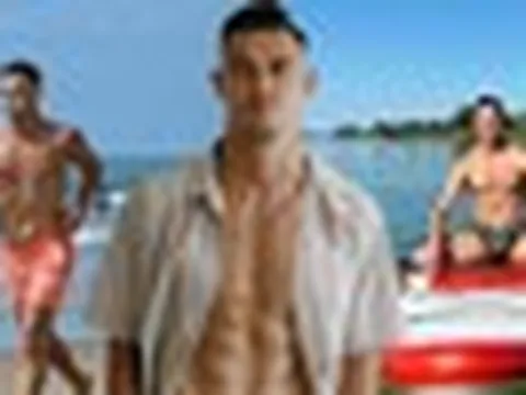 Body 6 múi “nũng nịu” của Lê Giang Patrik - trai trẻ yêu MC Hoàng Oanh