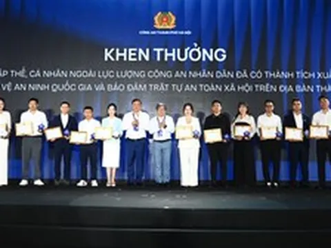 7 tập thể, 5 cá nhân nhận giấy khen của Công an TP Hà Nội vì có thành tích xuất sắc tại Hội nghị KOL và Lễ ra mắt CLB Niềm tin số Thủ đô