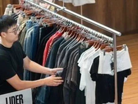 Doanh nghiệp dệt may Việt nói gì về mức thuế quan mới của ông Trump?
