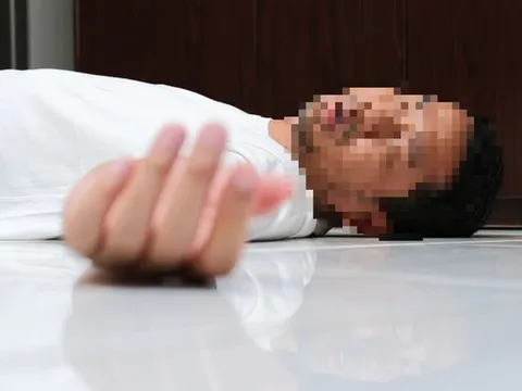 Chàng trai 28 tuổi tử vong sau khi ăn thịt gà, bác sĩ cảnh báo thói quen "cực độc" nhiều người vẫn xem nhẹ